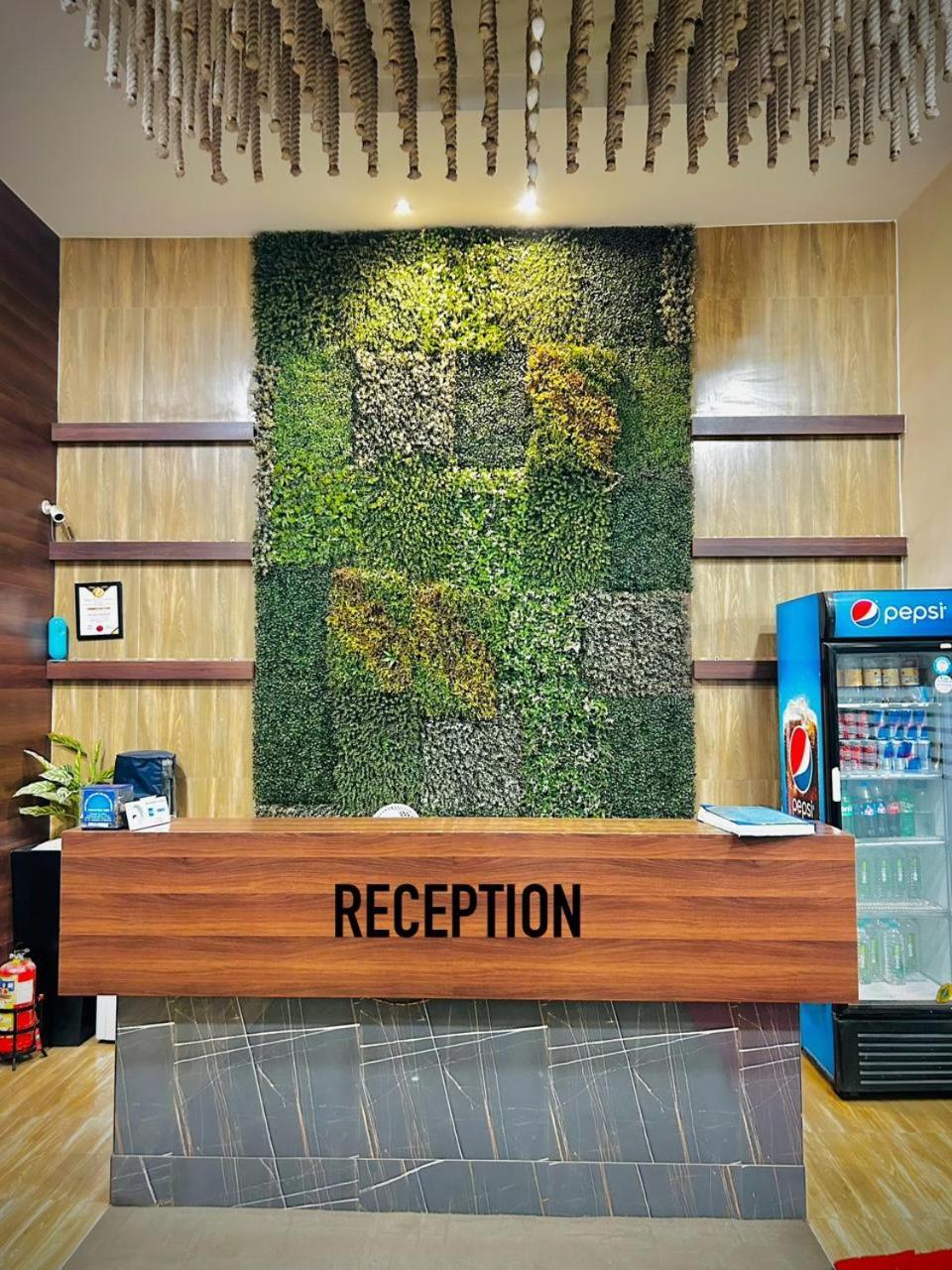 Hotel Regal International - Near Mumbai International Airport Andheri East Exterior foto